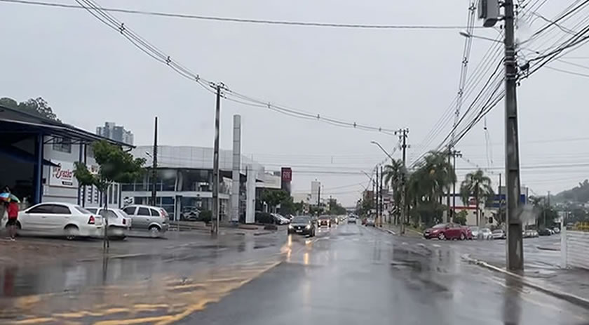 Chuva calma cai sobre Francisco Beltrão nesta quinta-feira