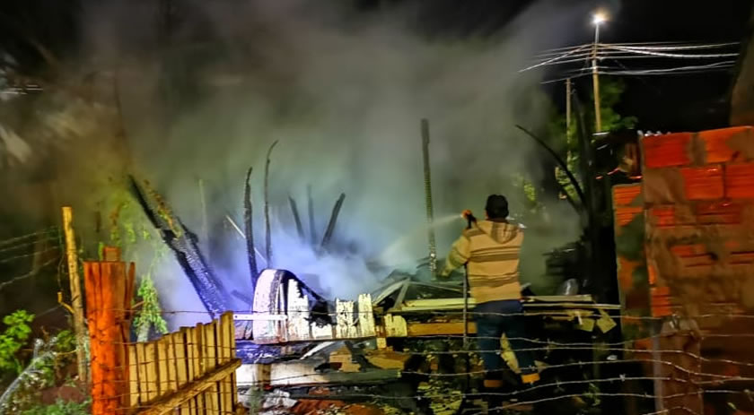 Incêndio consome residência em Mangueirinha