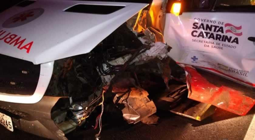 Acidente envolvendo ambulância do SAMU deixa um morto