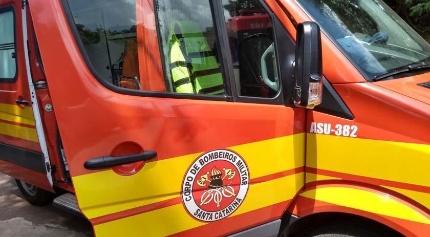Agricultora cai de trator e roda passa sobre seu corpo