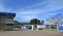 Suspeita de maus-tratos: mãe de bebê morto sai da cadeia durante investigação