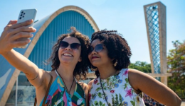 Brasil bate recorde e recebe mais de 7 milhões de turistas estrangeiros no ano