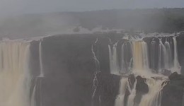 Passarelas da Garganta do Diabo serão removidas temporariamente no lado argentino das Cataratas do Iguaçu por alerta de cheias associadas ao El Niño
