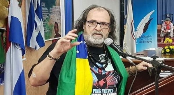 Escritor da fronteira publica livro na Feira do Poeta em Curitiba