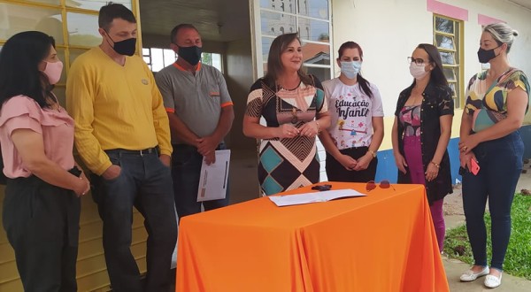 Prefeita Rozane assina ordem de serviço das obras de reforma e ampliação do CEI Anjo da Guarda