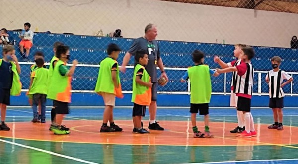 Alunos participam dos Jogos Escolares do CEM João Telles Padilha