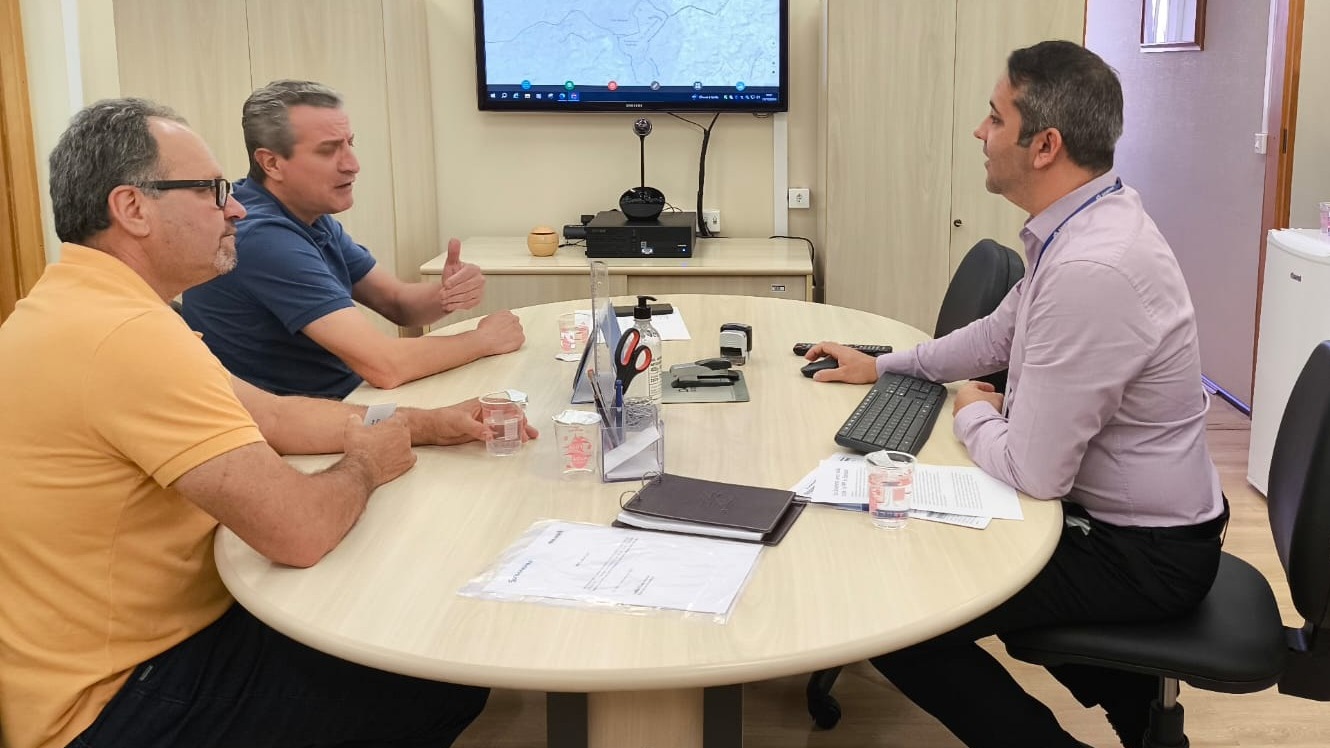 Vereadores visitam sede da SANEPAR em cumprimento de agenda oficial