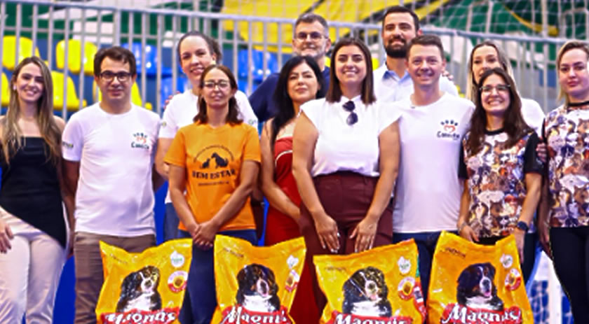 Entidades que atuam na proteção e cuidado de animais recebem uma tonelada de ração