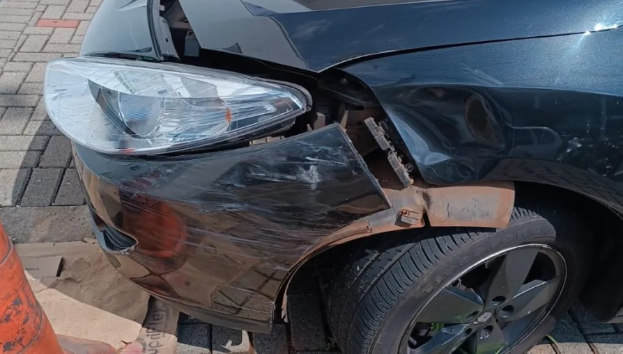 Motociclista se envolve em acidente no centro da cidade