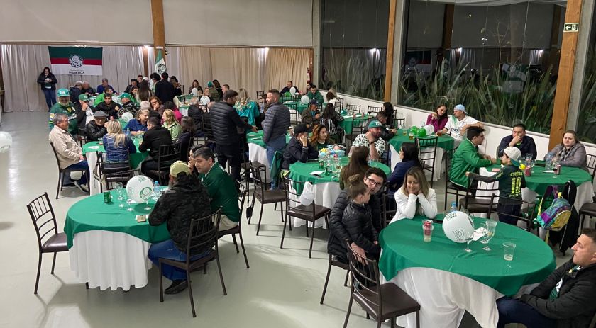 Torcedores do Palmeiras celebram aniversário do clube paulista em Beltrão