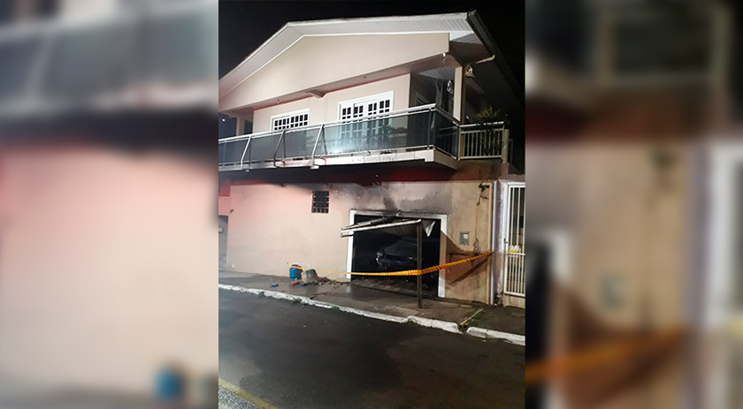 Incêndio causa estragos em residência