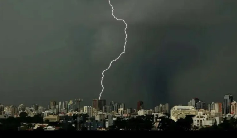 Paraná deve ter três dias de tempestades com risco de granizo e ventos de até 80 km/h