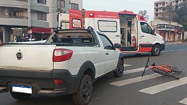 Ciclista de 25 anos fica ferido em colisão com caminhonete em Marmeleiro