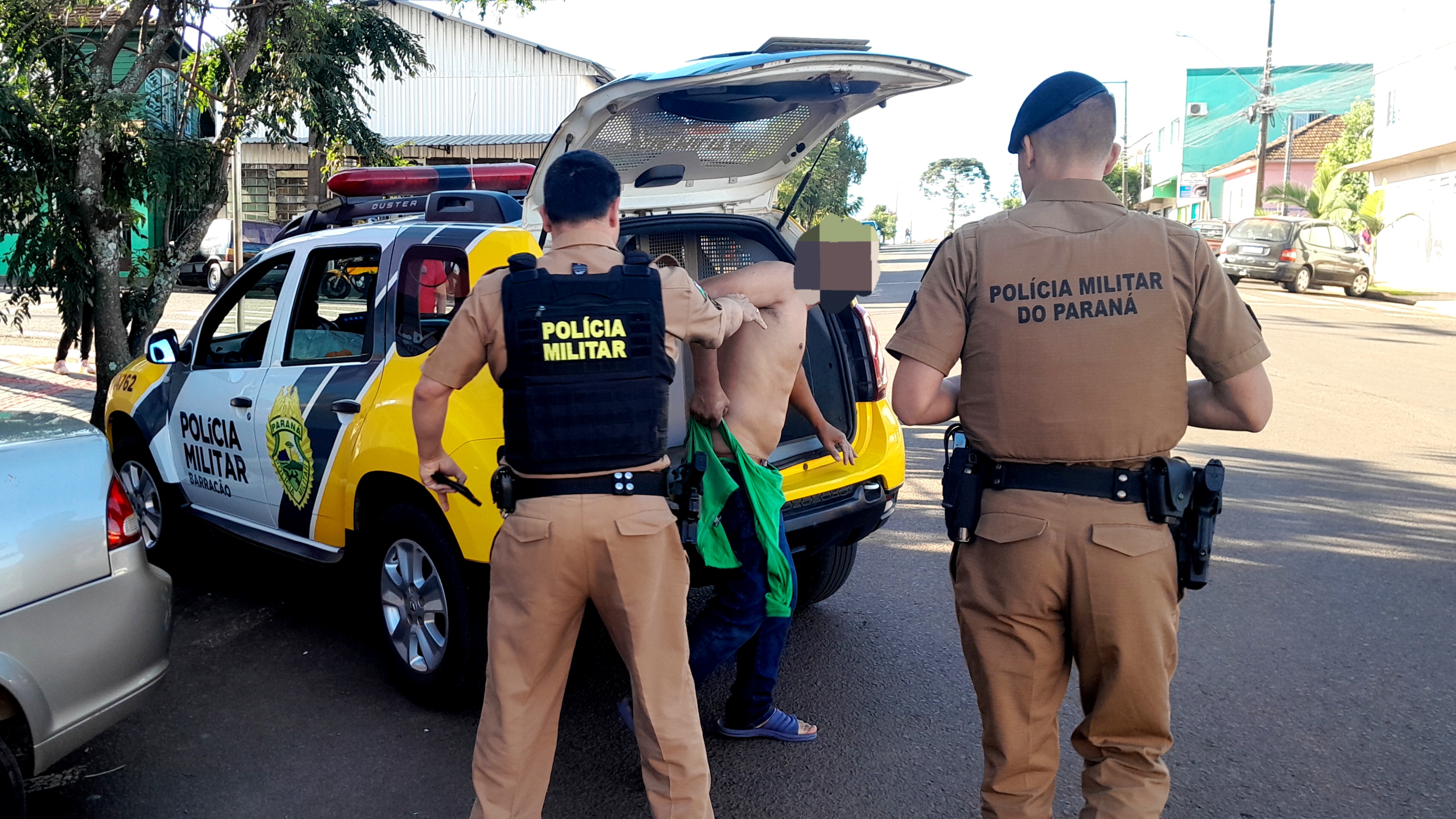 Homem é preso após tentar atear fogo em loja de ferragens
