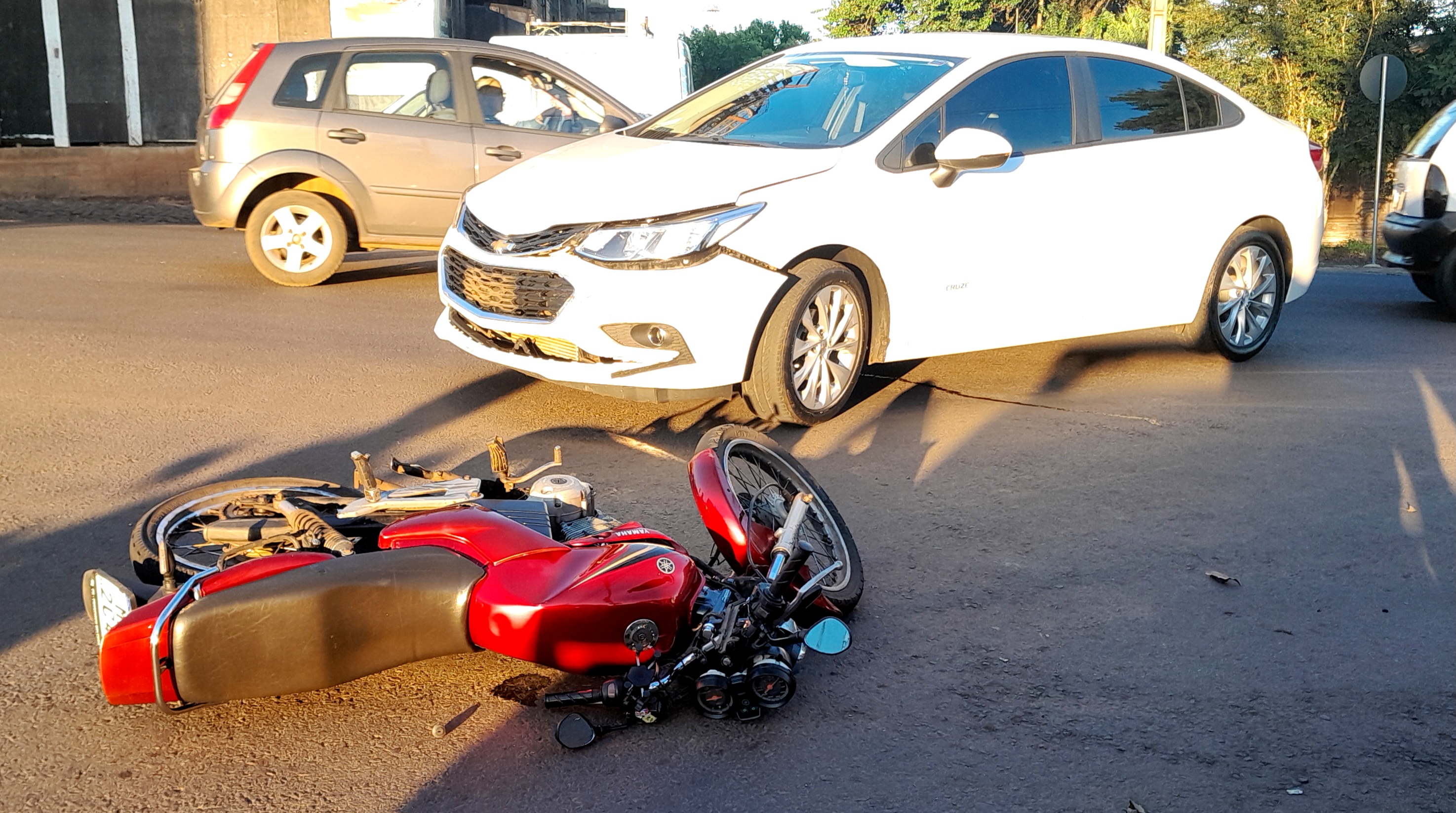 Motociclista fica ferido em colisão registrada na Av. General Osório