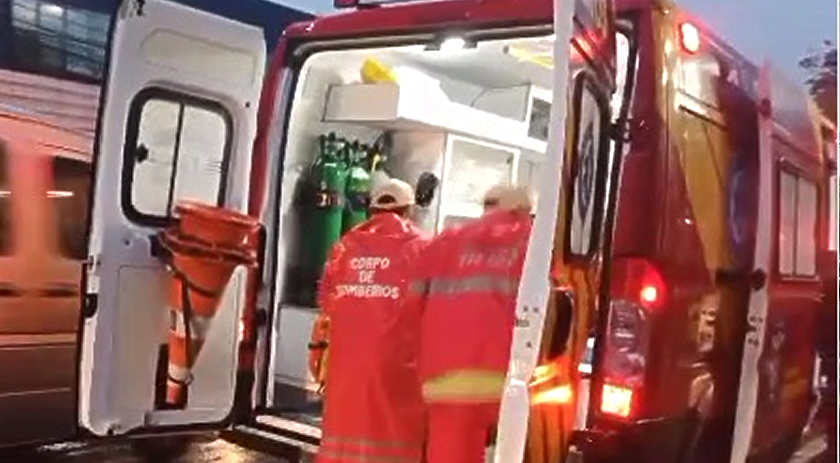Dois feridos em colisão entre carro e motocicleta no Vila Nova