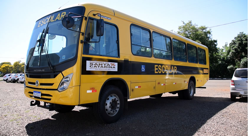 Campo Erê recebe novo ônibus de 52 lugares para o transporte escolar