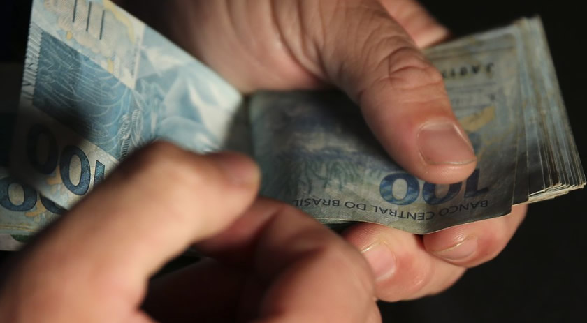 Caixa paga novo Bolsa Família a beneficiários com NIS de final 2