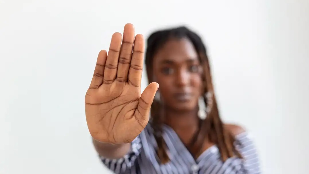 A cada 24 horas, ao menos oito mulheres são vítimas de violência