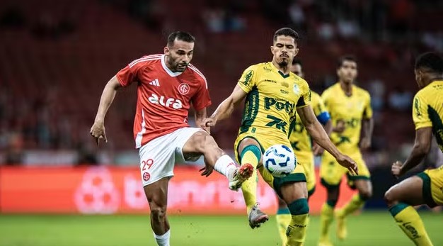 Internacional sai atrás, mas busca empate contra o Mirassol no Beira-Rio