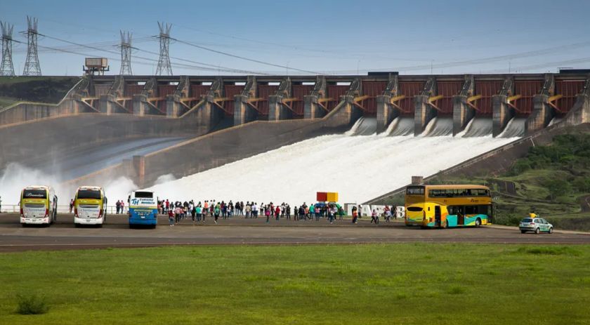 Margem brasileira de Itaipu paga férias atrasadas e salário aos funcionários após determinação da Justiça
