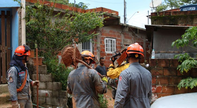 Número de mortes confirmadas no litoral norte de SP chega a 64