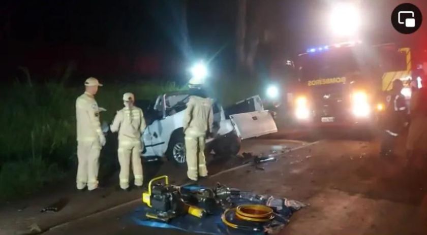 Grave colisão entre caminhonete e carreta é registrada na BR 280