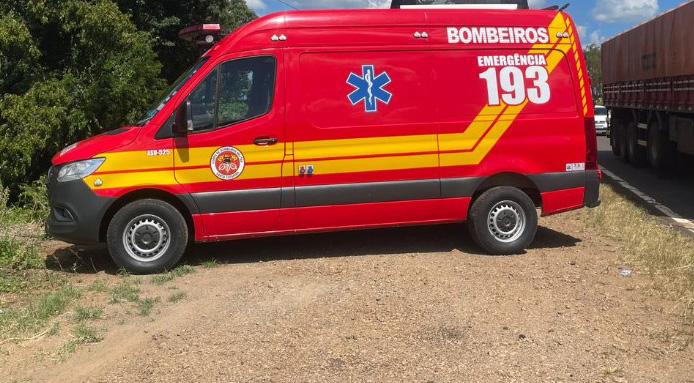 Motocicleta sai da pista e deixa dois feridos no interior do município