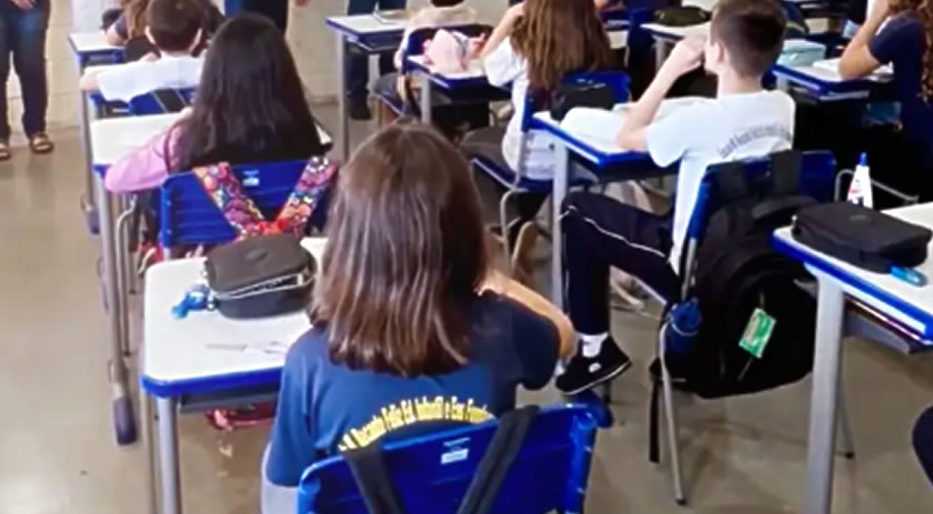 Escola recebe 300 novas carteiras após mais de 15 anos