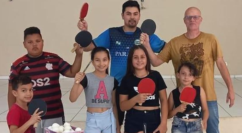 Atletas de tênis de mesa tem se preparado para participar de competições