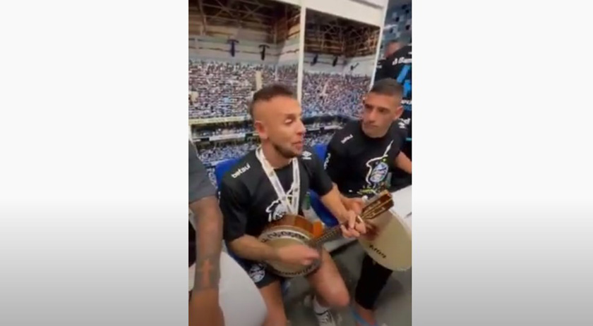 Pagode do Rafinha tem provocação a Yuri Alberto e promessa de doação de faixas ao Inter