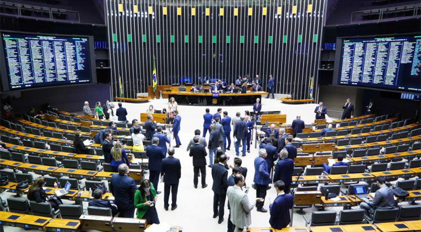 Câmara aprova regras para concursos públicos federais, com possibilidade de provas a distância