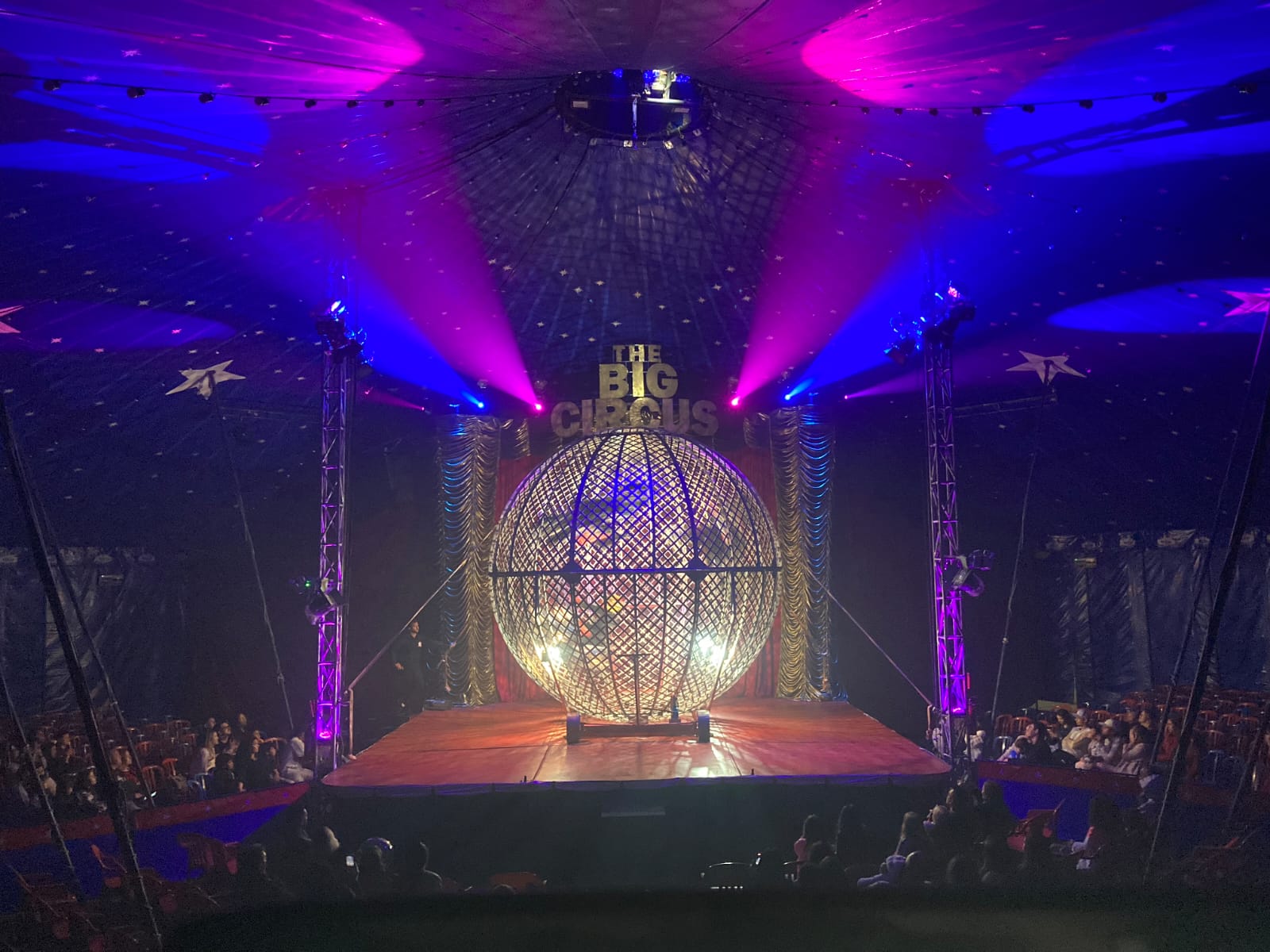 The Big Circus doa 11 mil ingressos para a rede municipal de ensino de Francisco Beltrão