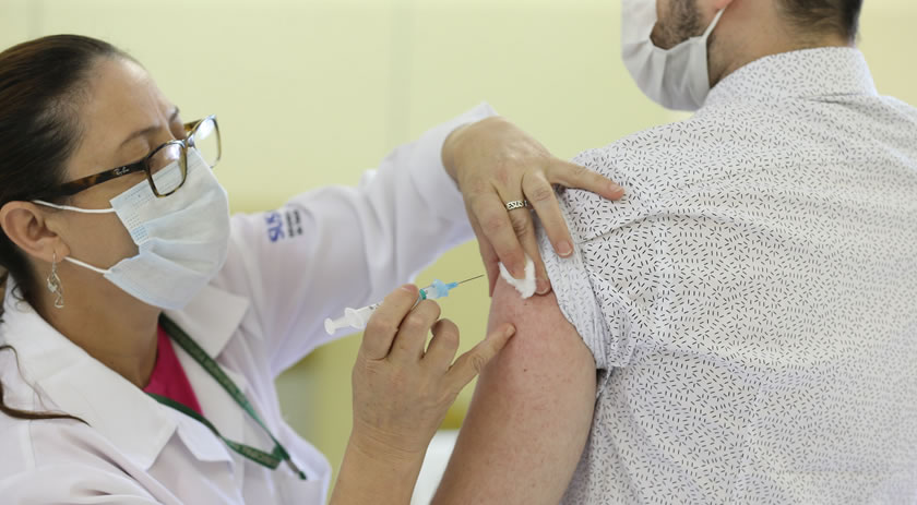 Paraná vai aplicar 2ª dose de reforço contra a Covid-19 em pessoas acima de 40 anos