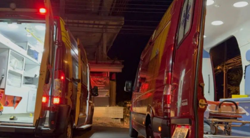 Acidente entre carro e moto deixa duas mulheres feridas; motorista fugiu sem prestar socorro