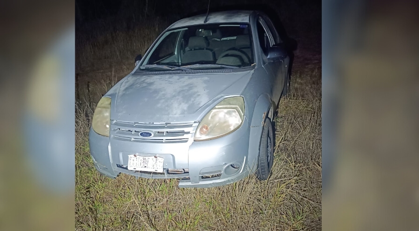 Veículo furtado em Dionísio Cerqueira é recuperado em matagal no bairro Vila Alta