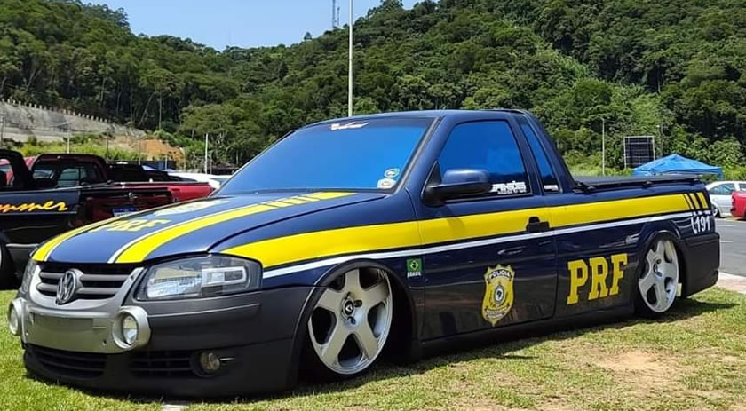 Picape caracterizada como viatura da PRF é apreendida 