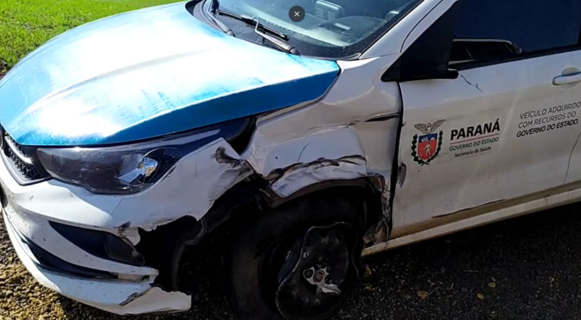 Veículo da Saúde se envolve em acidente na PR 493
