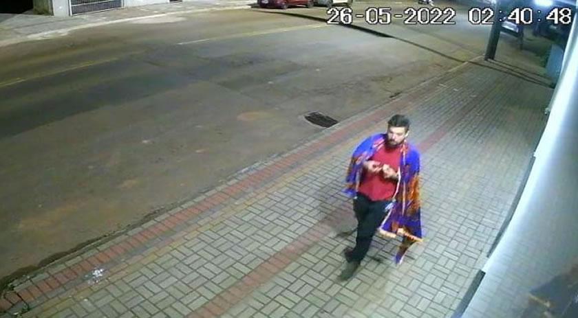 Polícia Civil divulga imagens de suspeito de furto de veículo