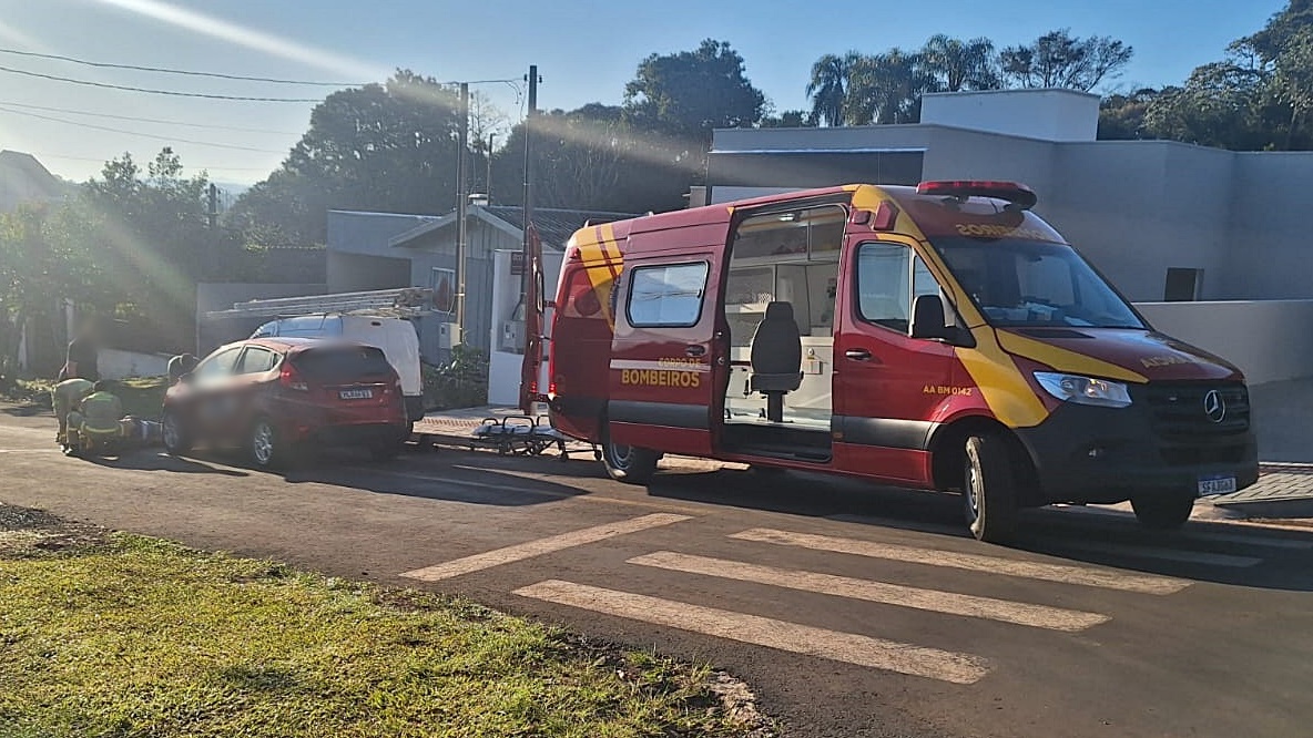 Acidente de trânsito no Bairro Jardim Floresta deixa homem ferido