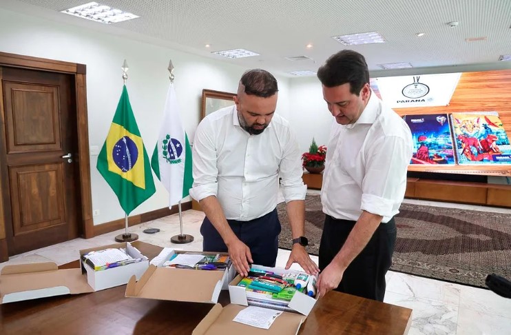 Pela primeira vez, alunos das Apaes do Paraná vão receber kits escolares do Estado