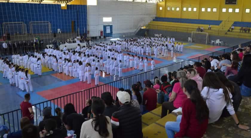 Festival reúne quase 300 karatecas