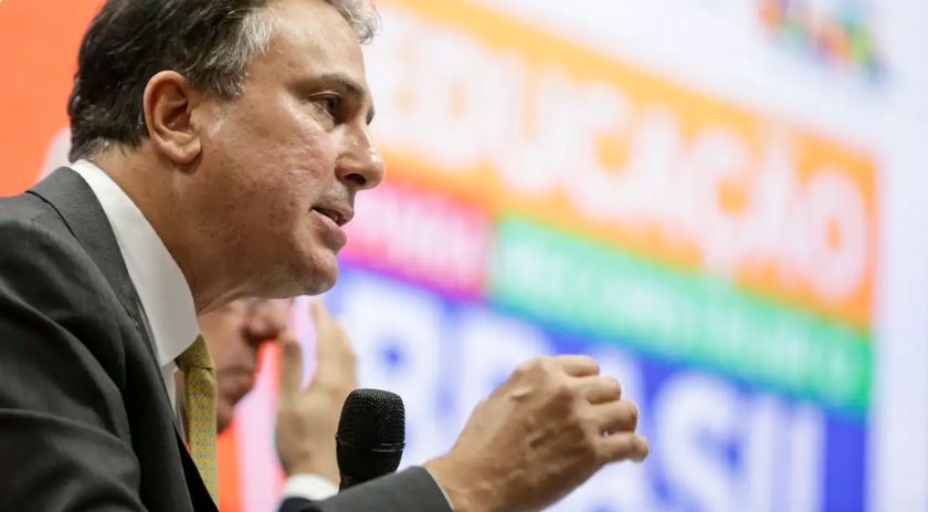 Ministério da Educação estuda fim dos cursos de licenciatura 100% EaD