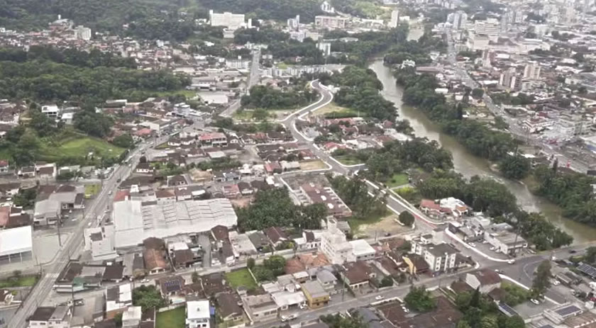 Hackers tentam desviar R$ 400 milhões, mas levam ‘só’ R$ 12 milhões de prefeitura da cidade dos bilionários de SC