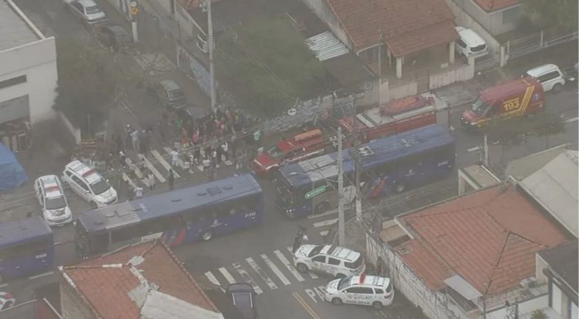 Três professoras e um aluno são esfaqueados dentro de escola estadual em SP