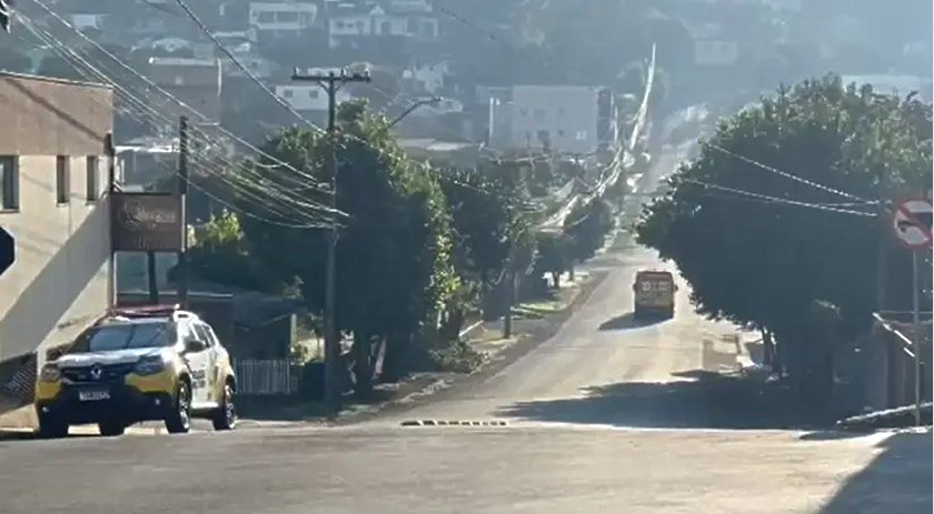 Motociclista sofre ferimentos após colisão com carro no bairro São Miguel
