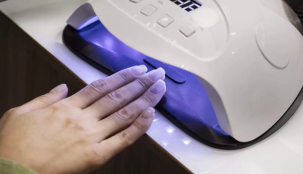 Anvisa proíbe unhas em gel com substâncias que podem causar câncer e infertilidade