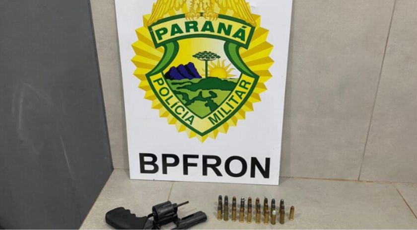 Mulher é presa por posse ilegal de arma de fogo