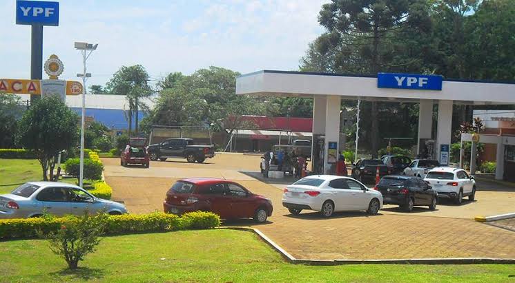 Gasolina 50% mais barata que no Brasil aumenta a procura pelo combustível na Argentina