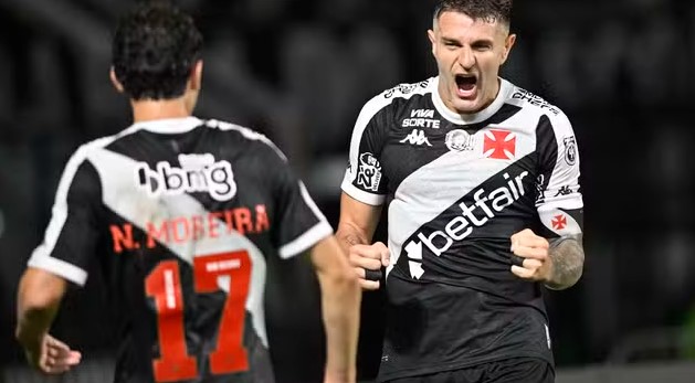 Vegetti faz dois, Vasco bate o Sport em casa e dorme no G-4 do Brasileirão